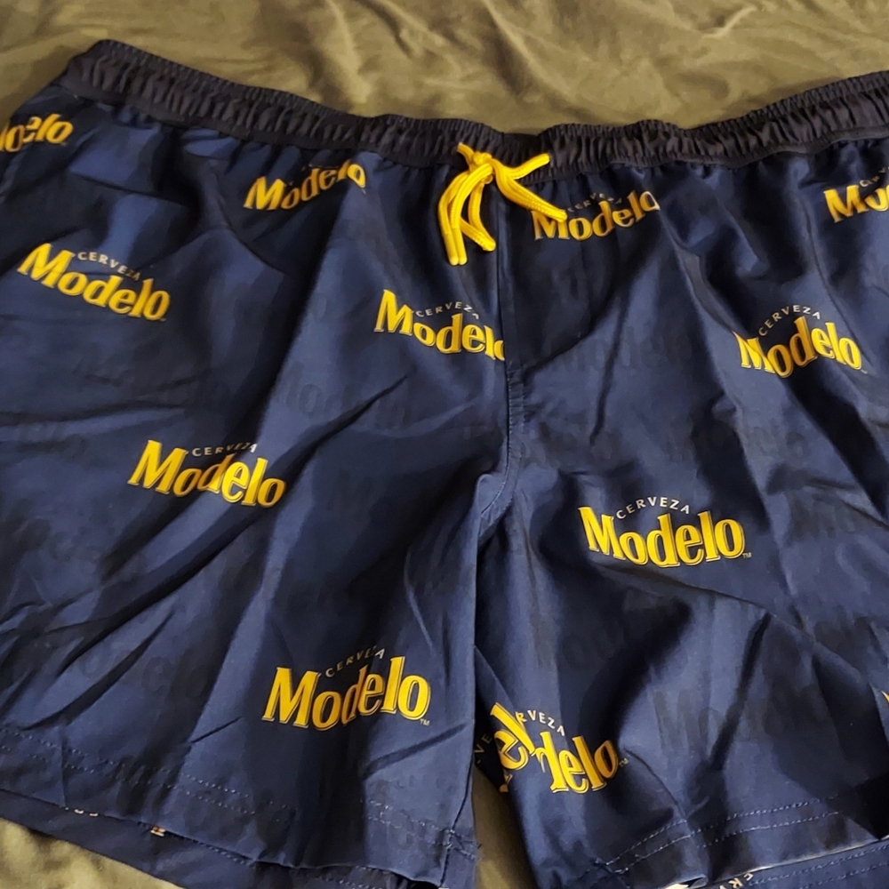 Modelo Beer Board Shorts